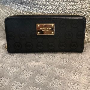 Micheal Kors wallet